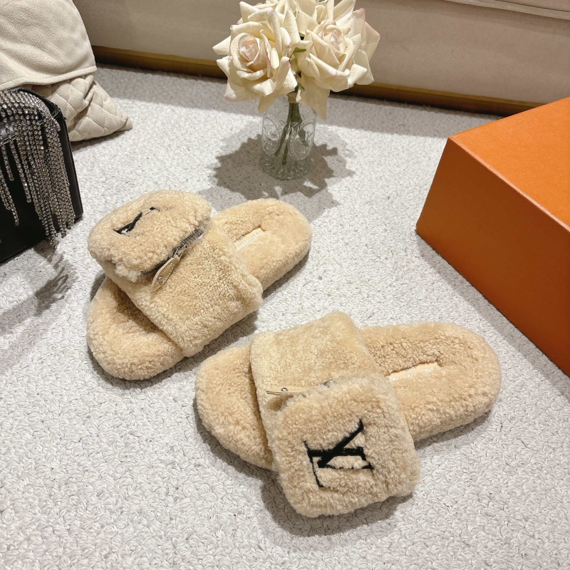 l0vis Vvtt0n slippers
